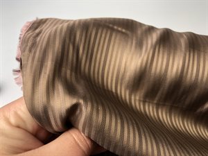 Acetat / viscose foer - stribet i varme nougat toner